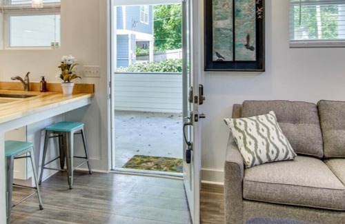 Lockeland Springs Casa | Very Private Lockeland Springs Tiny House on Lillian Alleyway ~ Dogs Welcome!