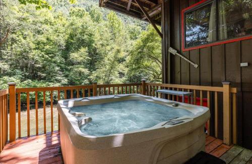 Sevierville Casa | Very Secluded Breathtaking Riverfront, Game Room