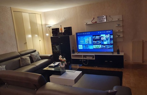 Creil Apartamento | Vrbo Property