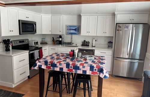 Moultonborough Chalet De Esquí | Very spacious 3 bedroom family owned home. The summer and winter fun is endless!