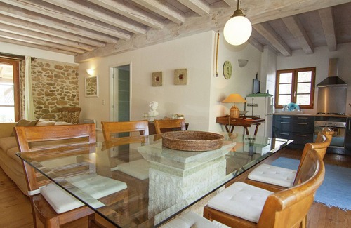 Roussines Cabaña | Muy espaciosa casa en una propiedad con una piscina climatizada.
