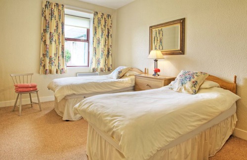 Belford Cabaña | Very spacious living area & large secure garden, dog friendly