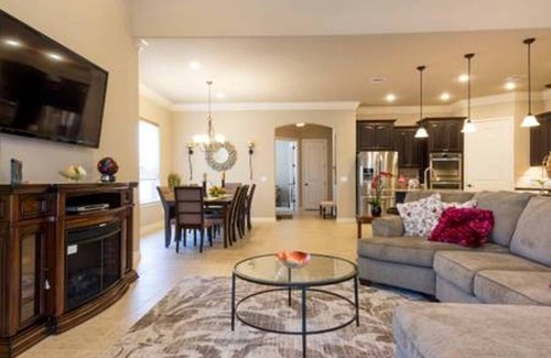 Sugar Land Casa | Muy espacioso, ubicación privada con área abierta, ideal para viajes familiares