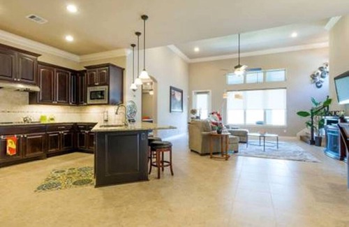 Sugar Land Casa | Muy espacioso, ubicación privada con área abierta, ideal para viajes familiares