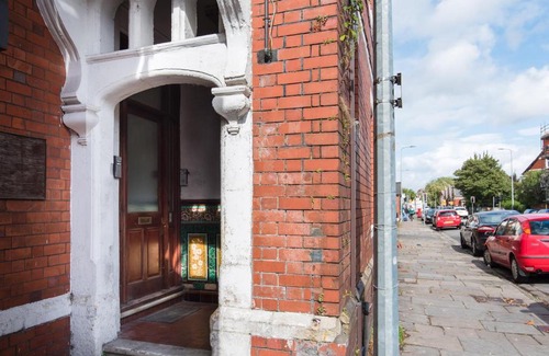 Penylan Apartamento | Very Spacious Three Bedroom Apartment with Parking