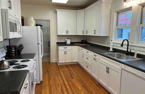 Kabrich Crescent Casa | Very Special Red Roof House