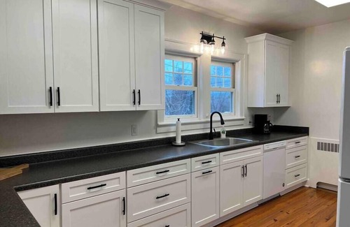 Kabrich Crescent Casa | Very Special Red Roof House