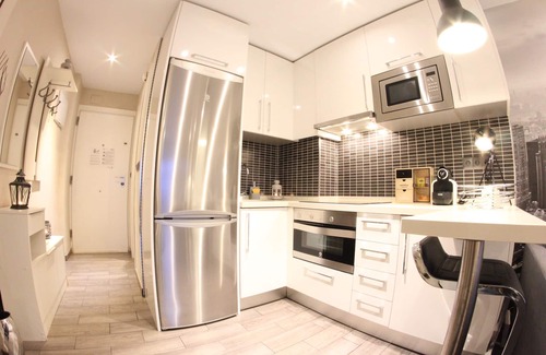 Carihuela Apartamento | ESTUDIO MUY SOLEADO CON PISCINA, JARDINES, TERRAZA Y WIFI.