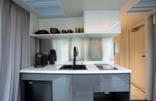 Bridgeport Casa | Vessel 9 - Nature Meets Comfort in a Stylish Vessel | BBQ Lakefront AC