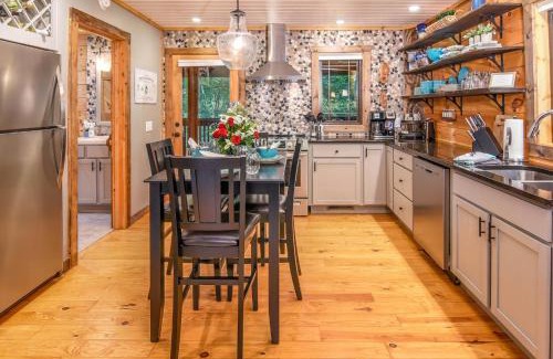 Pigeon Forge Casa | Veteran Host Pets Allowed Sleeps 4 No Minimum Nights