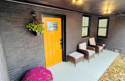 Clarksville Apartamento | Veteran Stay King Bed sleeps4 2 miles to post,food,shops park work truck