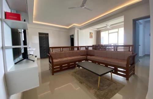 Kumbalam Apartamento | Veu Ragamalika Apartment with Fully Equipped Kitchen, Balcony & Caretaker