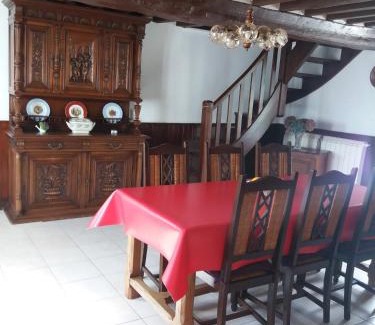 Sainte-Marguerite-de-Carrouges Casa | Village
