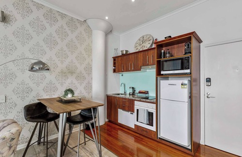 Auckland Central Business District Apartamento | Viaduct apartment with a balcony!