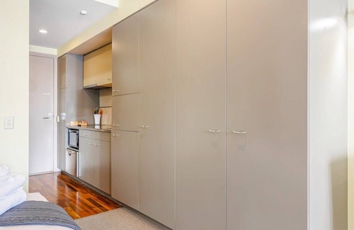 Auckland Central Business District Apartamento | Viaduct Studio + Parking + Wine!