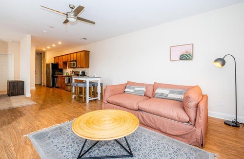 Wesley Heights Apartamento | Viagem Upscale Studio with Parking in Top Location