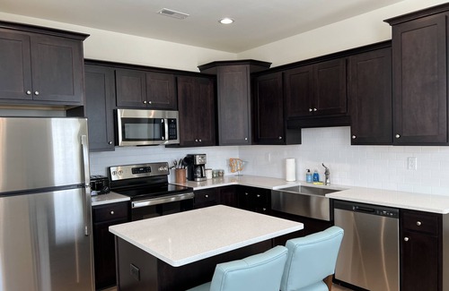 Northeast Virginia Beach Casa | ViBe District Retreat #2