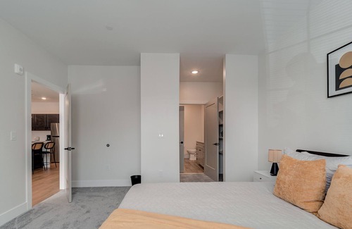 Fairview Apartamento | Vibrant 1bd/1ba Apt + Gym & Rooftop - Near Marist