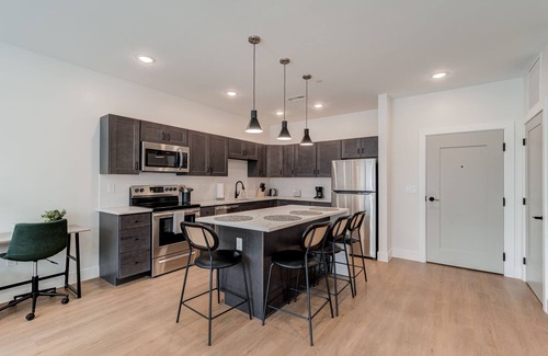 Fairview Apartamento | Vibrant 1bd/1ba Apt + Gym & Rooftop - Near Marist