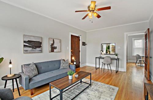 Irving Park Apartamento | Vibrant 1BR Apartment close to Dining - Cullom B3