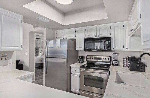 South Scottsdale Condominio | Vibrant 1BR Condo w/Patio, Pool, & Parking