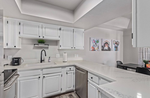 South Scottsdale Condominio | Vibrant 1BR Condo w/Patio, Pool, & Parking