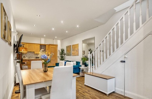 Bow Apartamento | Vibrant 2-Bed by Bow