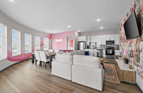 South Nashville Apartamento | Vibrant 2BR in Nashville’s Best Spot - Sleeps 6!