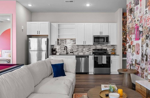 South Nashville Apartamento | Vibrant 2BR in Nashville’s Best Spot - Sleeps 6!