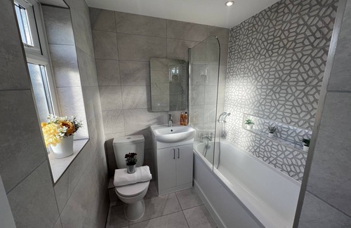 London City Centre Apartamento | Vibrant 3Bedroom/2Bathroom Pet Friendly Flat with Aircondition and WiFi