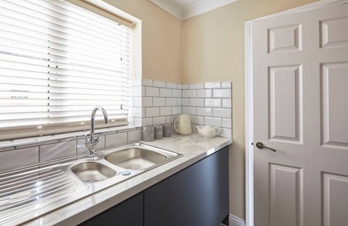 South Shields Casa | Vibrant 3BR Coastal Haven near South Shields Beach