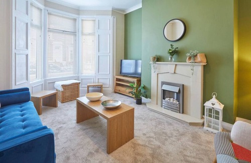 South Shields Casa | Vibrant 3BR Coastal Haven near South Shields Beach