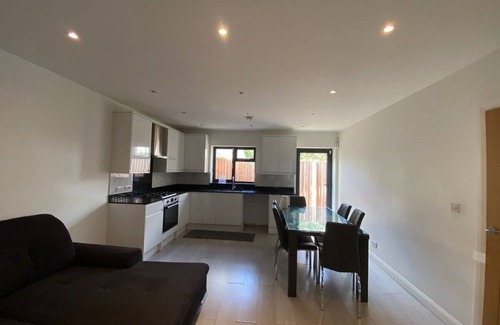 Northumberland Park Casa | Vibrant 3br in Tottenham free parking on request