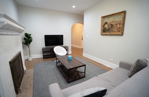 Hyde Park Apartamento | Vibrant 4BR Haven in Historic Hyde Park, Near University of Chicago