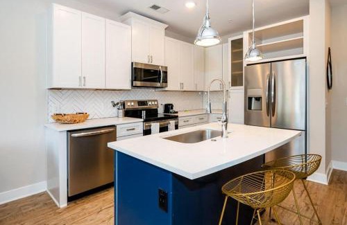 Plaza Midwood Apartamento | Vibrant and Spacious 1BR w Pool Parking and Gym