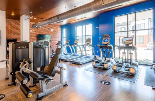 Plaza Midwood Apartamento | Vibrant and Spacious 1BR w Pool Parking and Gym