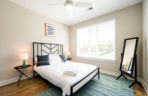 Plaza Midwood Apartamento | Vibrant and Spacious 1BR w Pool Parking and Gym