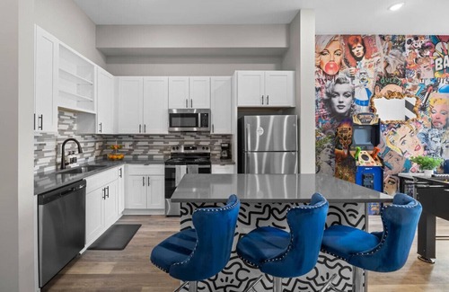 South Nashville Apartamento | Vibrant Apt: 8min to DT, Free Parking & Games!