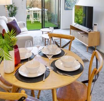 Christchurch City Centre Apartamento | Vibrant Central Christchurch Pad 2 bed 1 bath with park