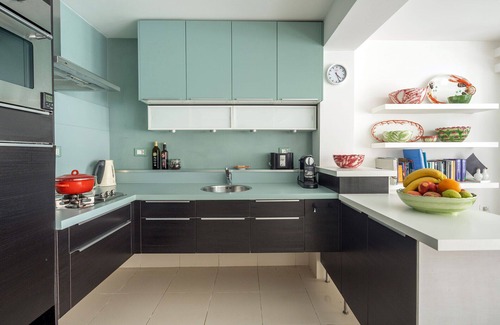 San Polo Apartamento | Vibrant Chic Apartment with Terrace on Picturesque Canal
