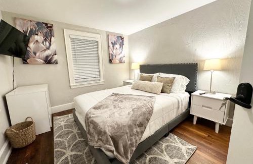 Brockton Apartamento | Vibrant City Home 4BD 2BA