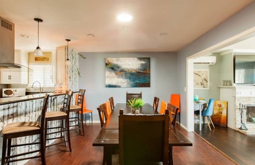 Lincoln Acres Casa | Vibrant, entertaining, & cozy spacious home with artistic flare!
