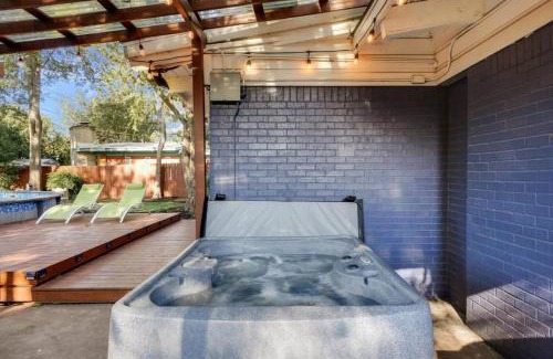 Irving Casa | Vibrant House w Great Backyard Pool and Jacuzzi