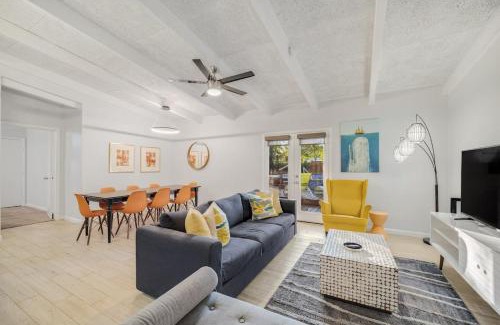 Irving Casa | Vibrant House w Great Backyard Pool and Jacuzzi