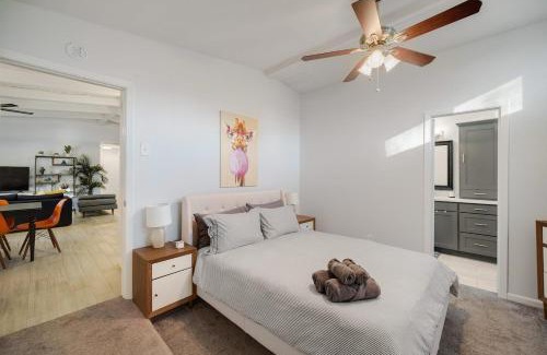 Irving Casa | Vibrant House w Great Backyard Pool and Jacuzzi