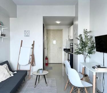 Bel-Air Apartamento | Vibrant Jazz Makati unit 2102 with balcony