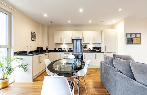 Alperton Apartamento | Vibrant London Canal Apartment