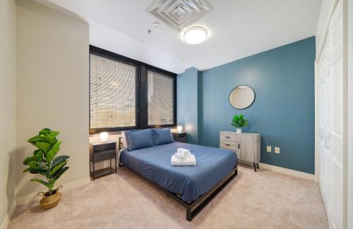 Downtown Pittsburgh Apartamento | Vibrant Luxury PRIME LOCATION 24-7 Gym Lounge Roku WiFi