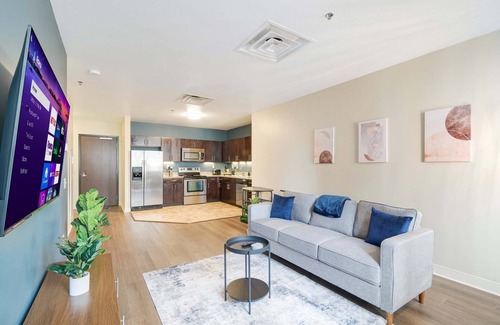 Pittsburgh Apartamento | Vibrant Luxury | PRIME LOCATION | 24/7 Gym Terrace Roku WiFi