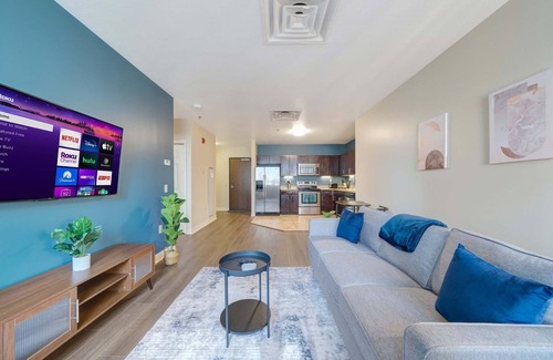 Pittsburgh Apartamento | Vibrant Luxury | PRIME LOCATION | 24/7 Gym Terrace Roku WiFi